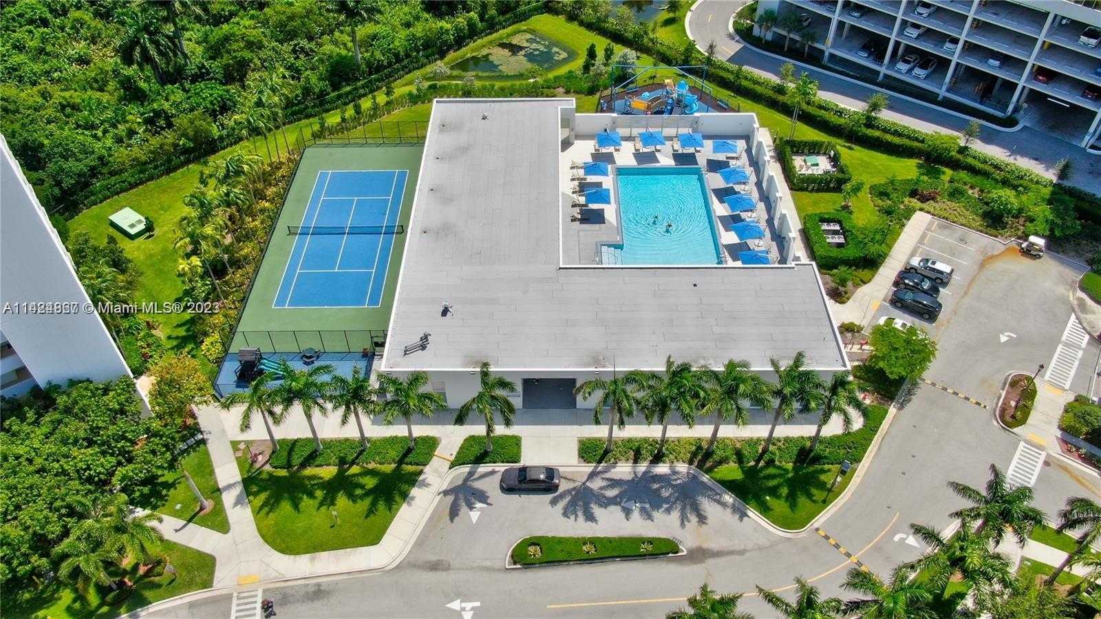 Small Image of 15051 ROYAL OAKS LN #503, North Miami Number 26