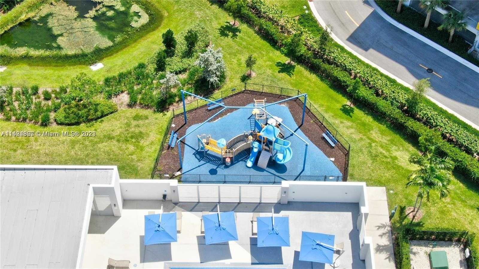 Small Image of 15051 ROYAL OAKS LN #503, North Miami Number 27