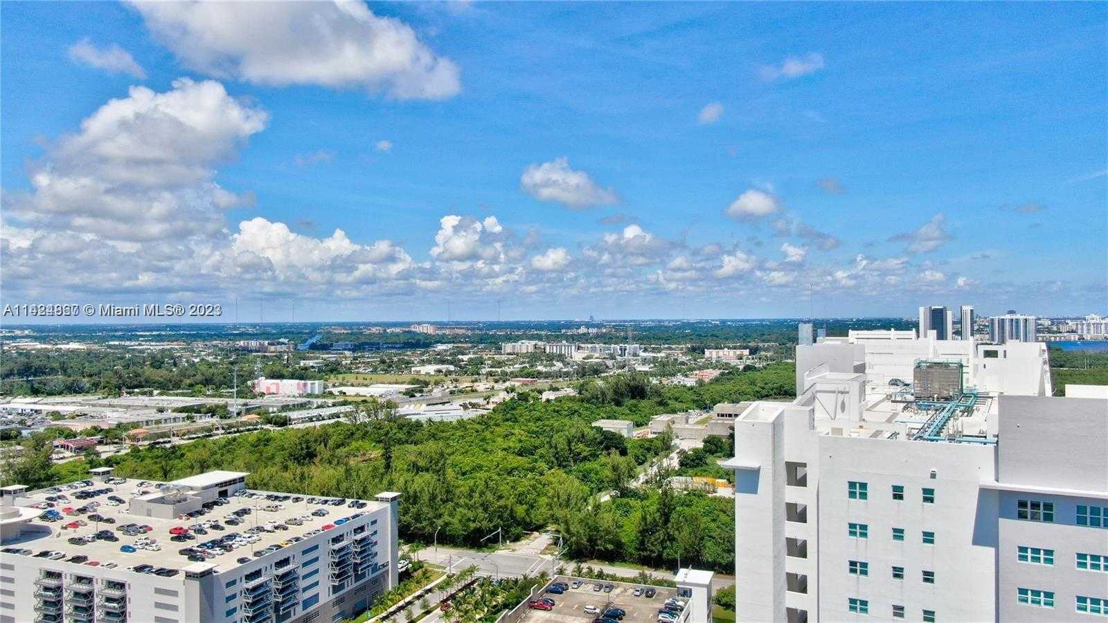 Small Image of 15051 ROYAL OAKS LN #503, North Miami Number 34