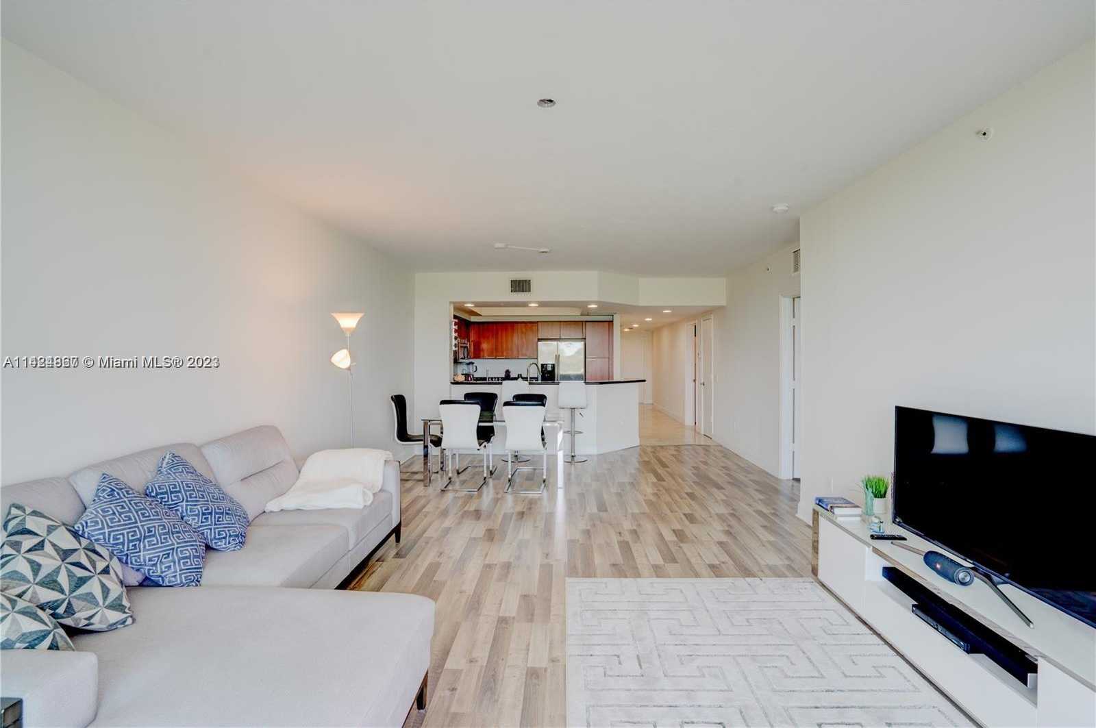 Small Image of 15051 ROYAL OAKS LN #503, North Miami Number 5
