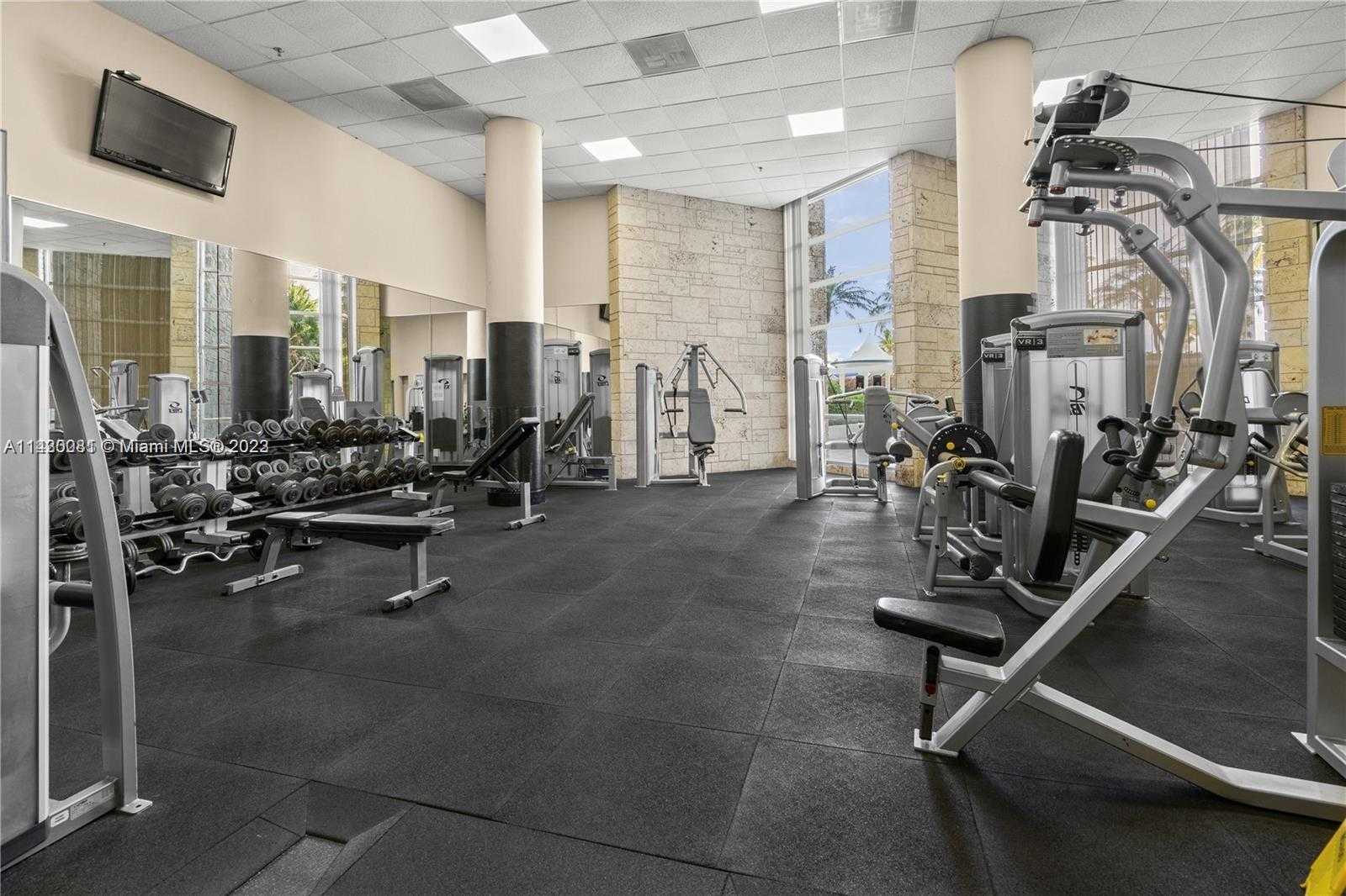 Small Image of 5151 Collins Ave, Miami Beach, FL 33140, USA Number 25