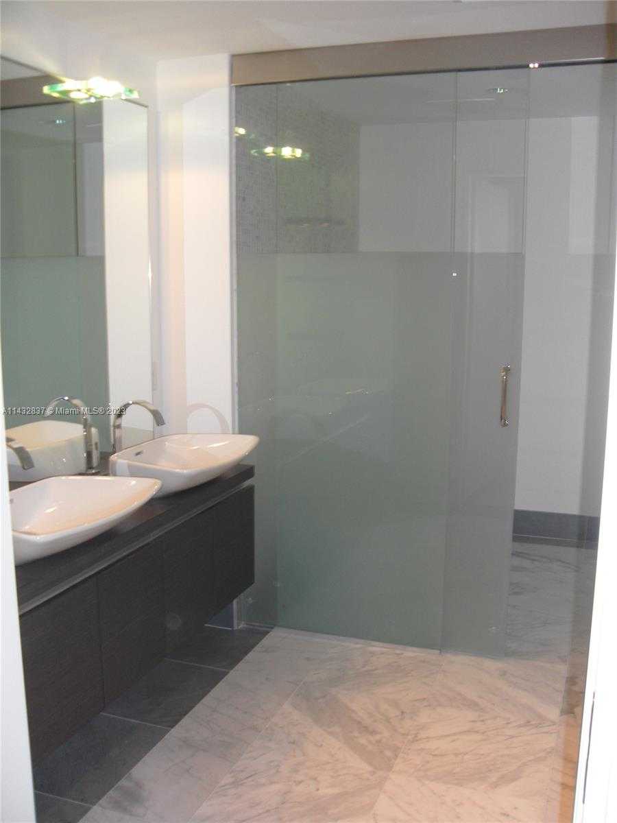 Small Image of 200 BISCAYNE BOULEVARD WAY #3709, Miami Number 3