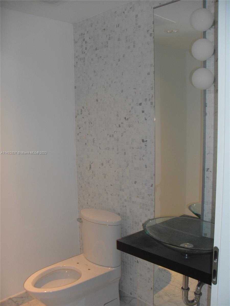 Small Image of 200 BISCAYNE BOULEVARD WAY #3709, Miami Number 5
