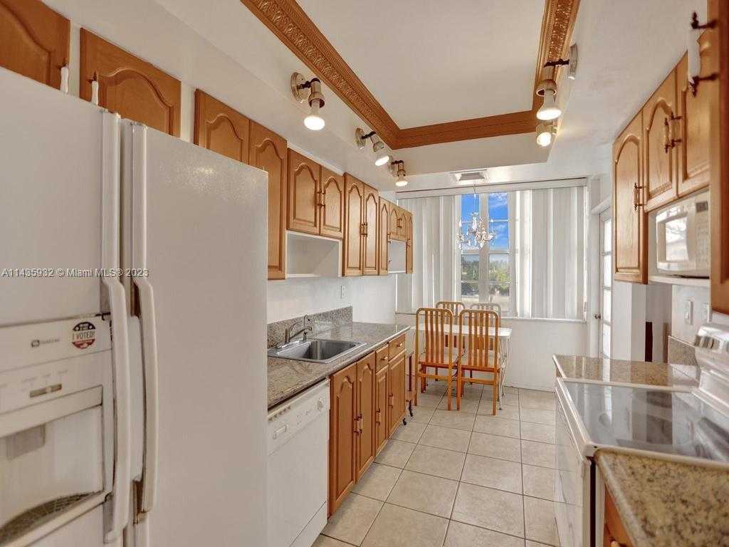 Small Image of 18051 BISCAYNE BLVD #304, Aventura Number 10