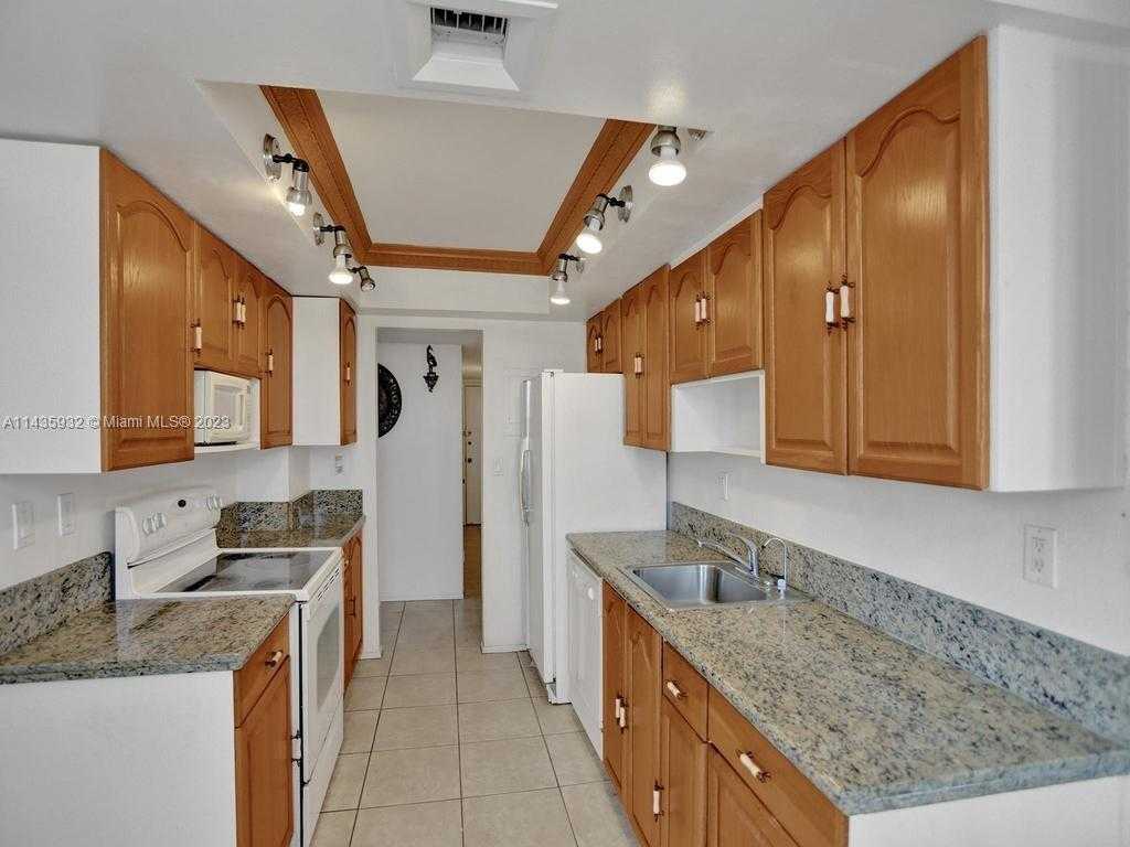 Small Image of 18051 BISCAYNE BLVD #304, Aventura Number 13
