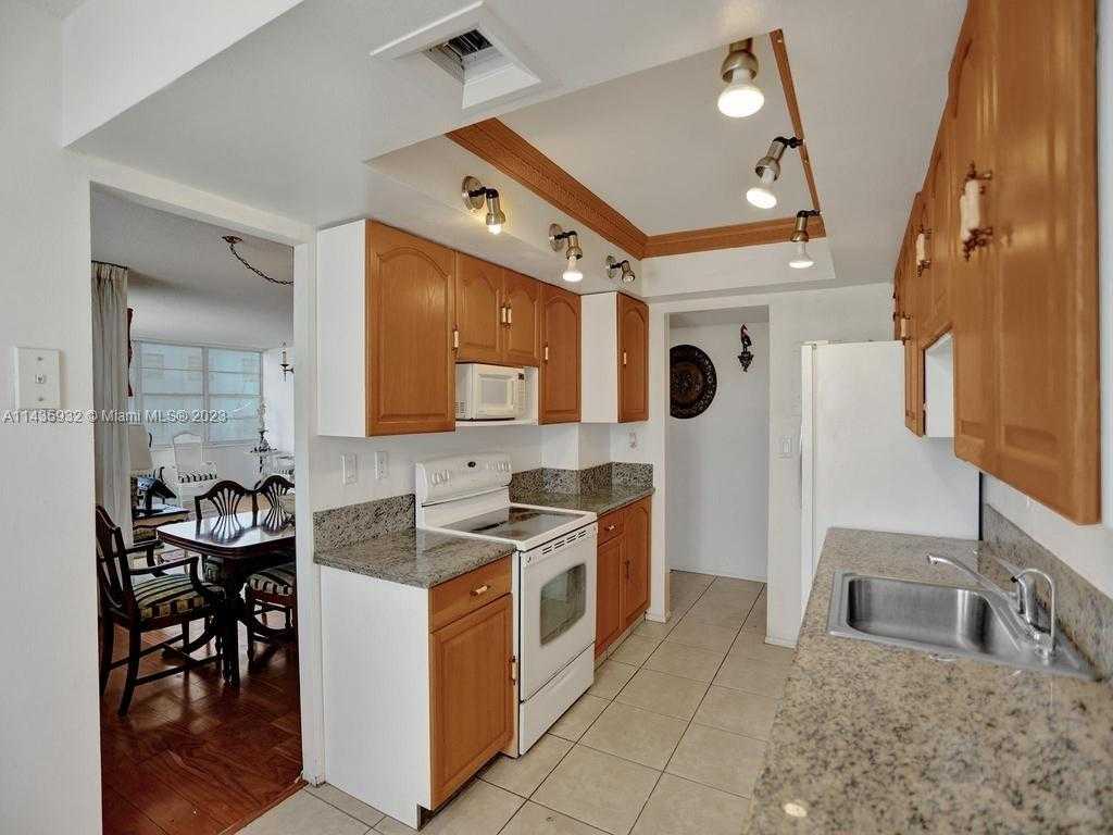 Small Image of 18051 BISCAYNE BLVD #304, Aventura Number 14