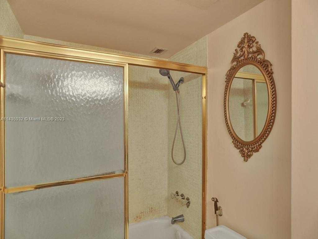 Small Image of 18051 BISCAYNE BLVD #304, Aventura Number 35