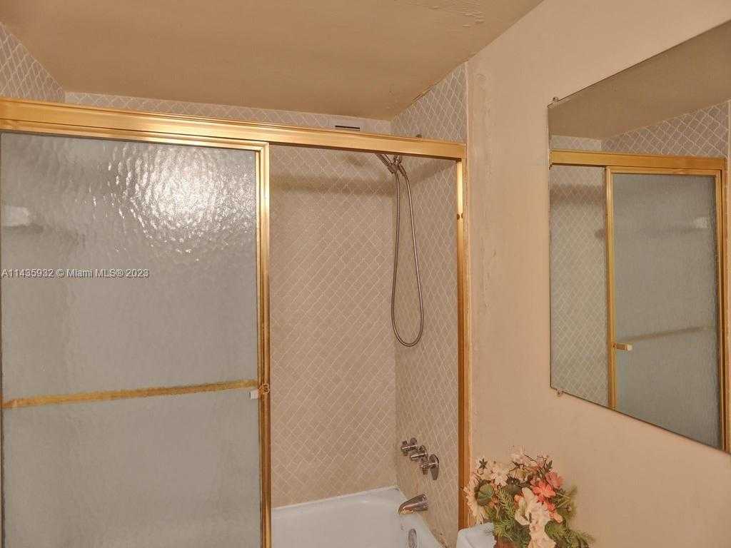 Small Image of 18051 BISCAYNE BLVD #304, Aventura Number 36