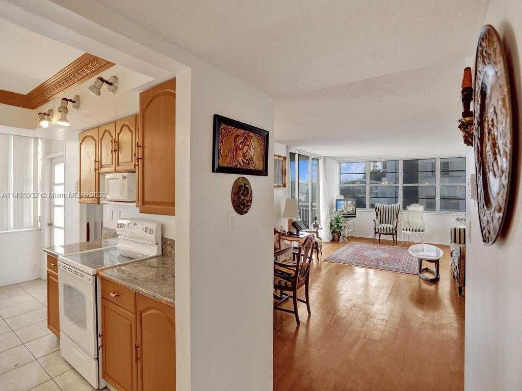 Small Image of 18051 BISCAYNE BLVD #304, Aventura Number 7