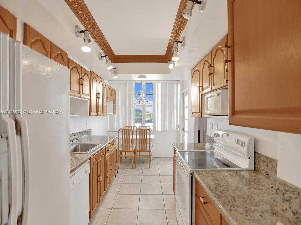 Small Image of 18051 BISCAYNE BLVD #304, Aventura Number 8