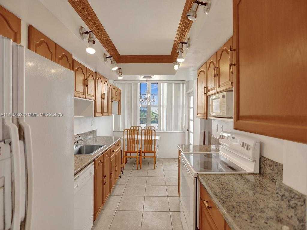 Small Image of 18051 BISCAYNE BLVD #304, Aventura Number 9