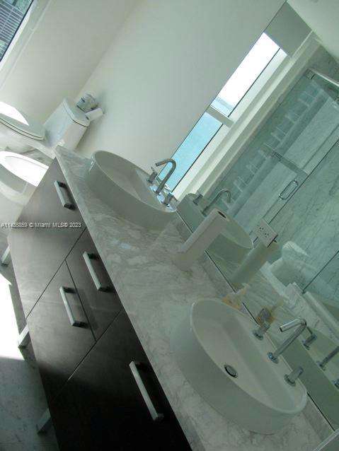 Small Image of 244 BISCAYNE BLVD #3908, Miami Number 5