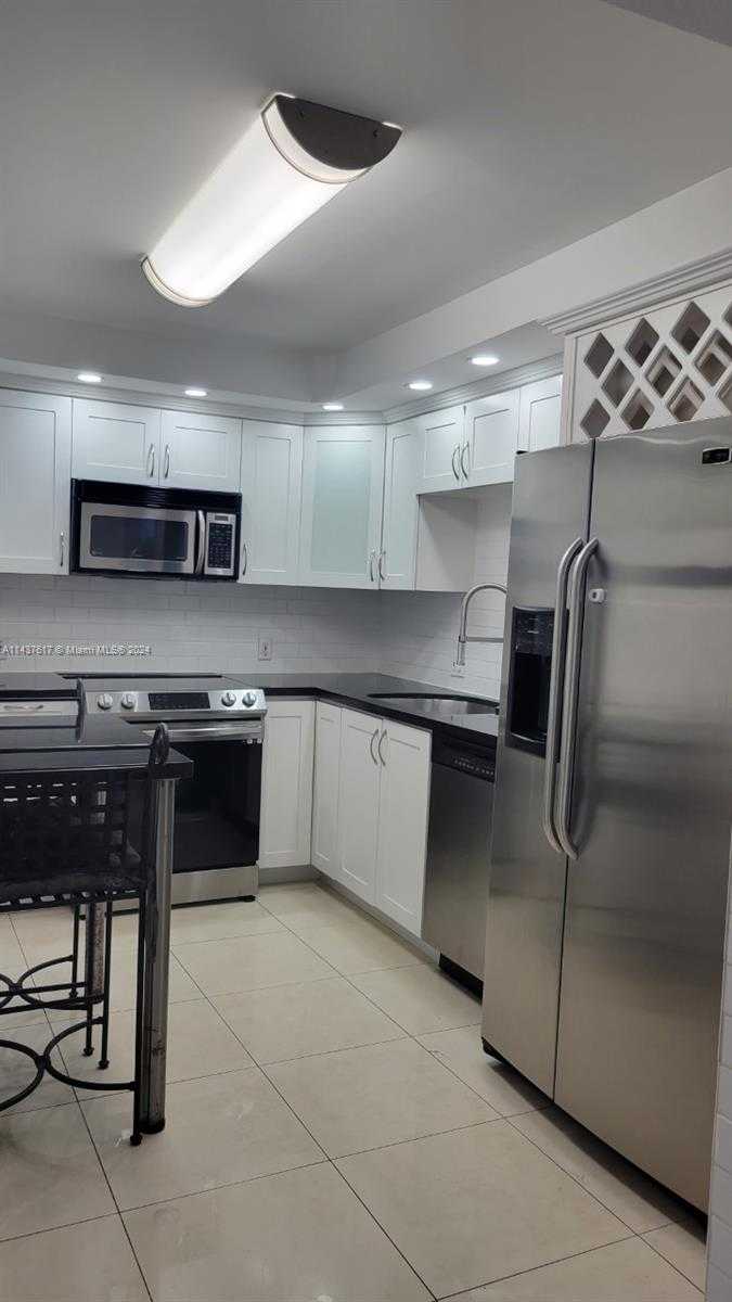 Small Image of 20100 WEST COUNTRY CLUB DR #404, Aventura Number 2