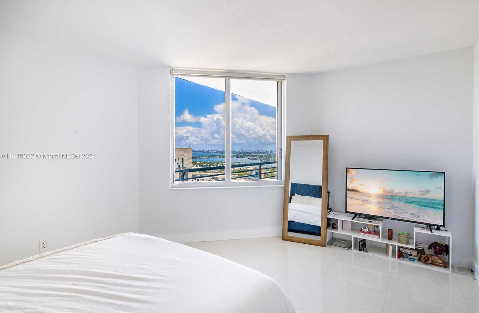 Small Image of 335 SOUTH BISCAYNE BLVD #3900, Miami Number 17