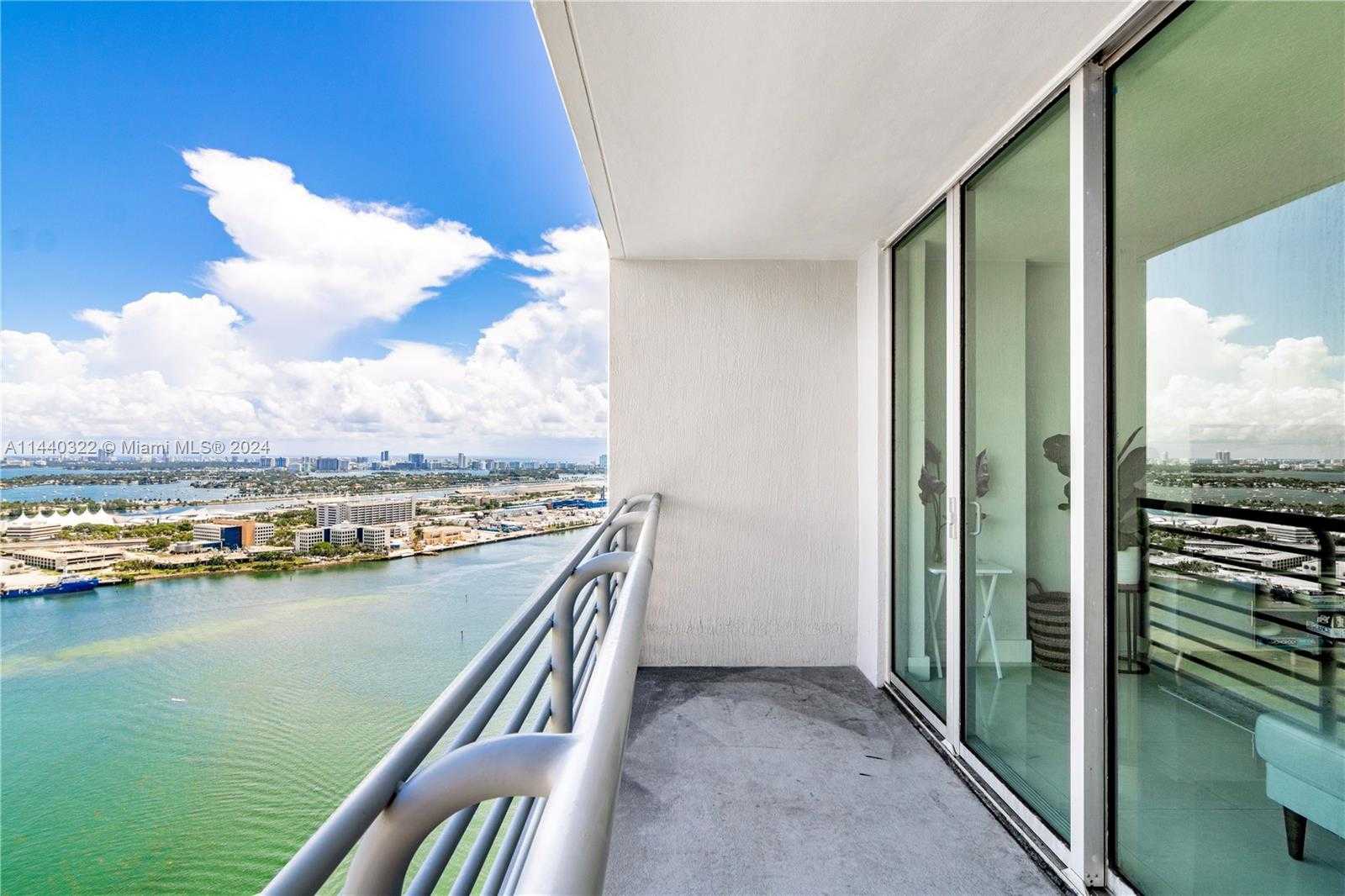 Small Image of 335 SOUTH BISCAYNE BLVD #3900, Miami Number 4