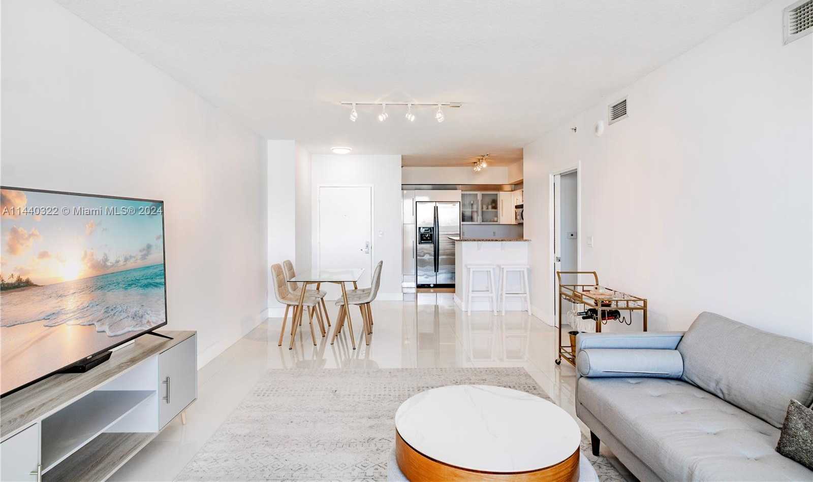 Small Image of 335 SOUTH BISCAYNE BLVD #3900, Miami Number 5