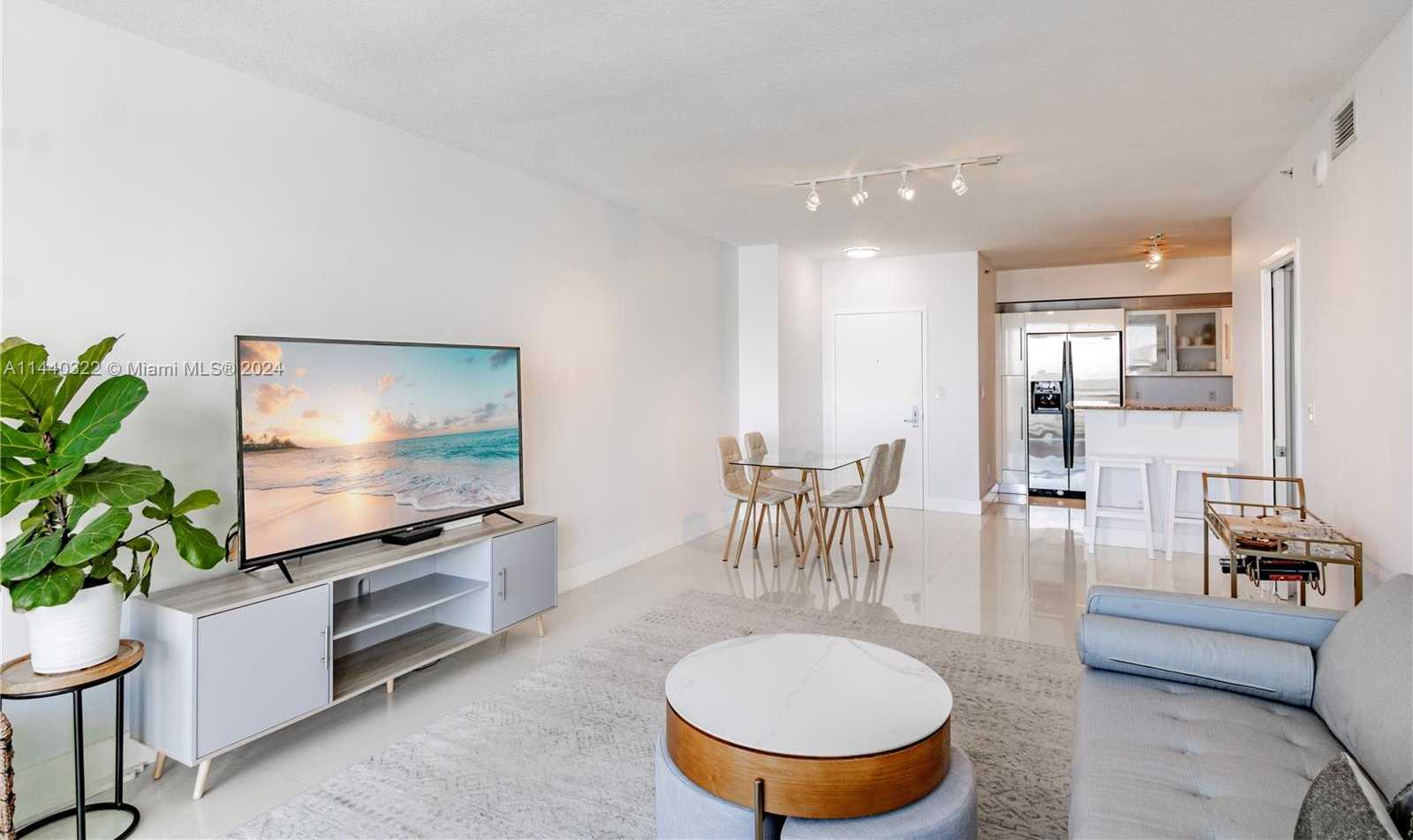 Small Image of 335 SOUTH BISCAYNE BLVD #3900, Miami Number 6
