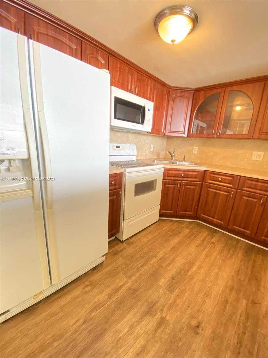 Small Image of 13499 BISCAYNE BLVD #1408, North Miami Number 15