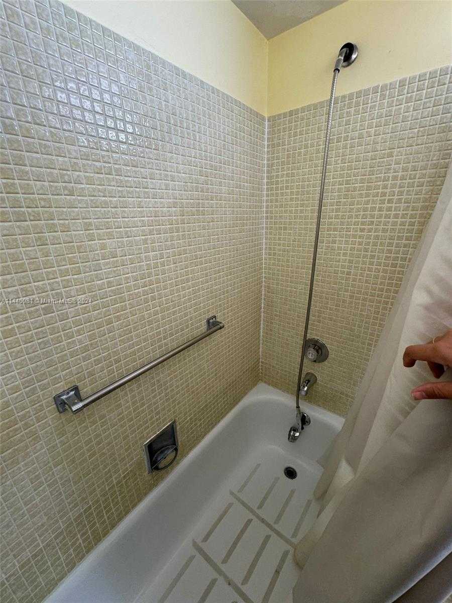 Small Image of 221 KENT M #221, West Palm Beach Number 2