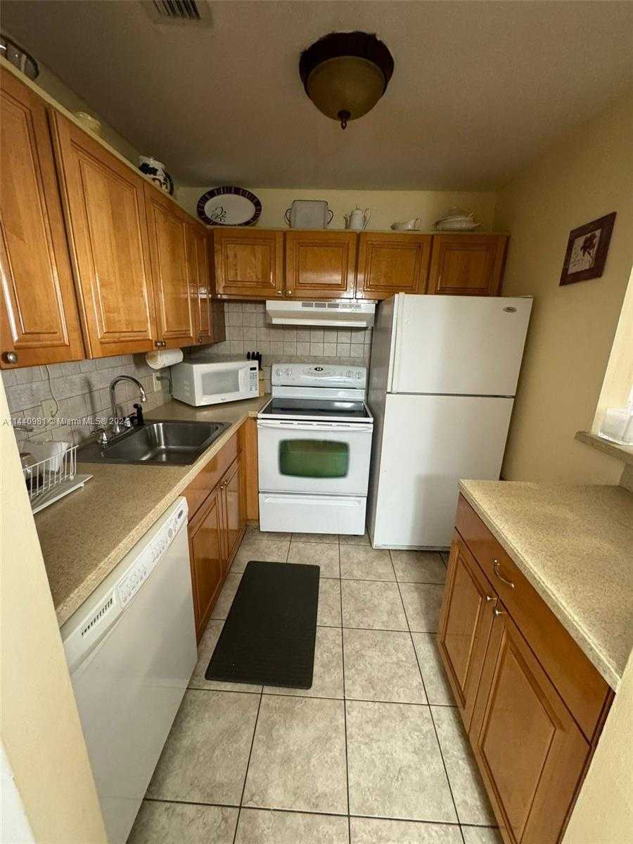 Small Image of 221 KENT M #221, West Palm Beach Number 21