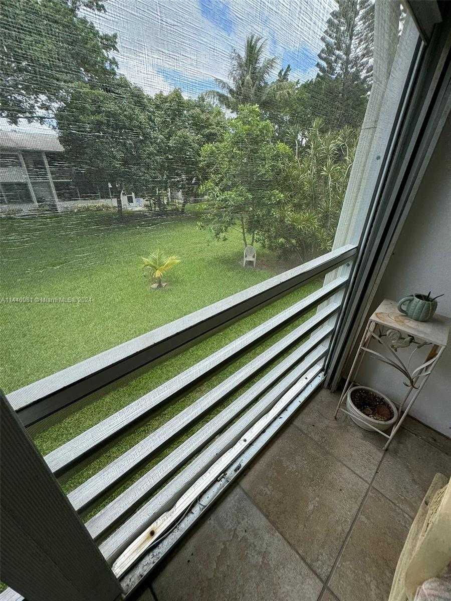 Small Image of 221 KENT M #221, West Palm Beach Number 3
