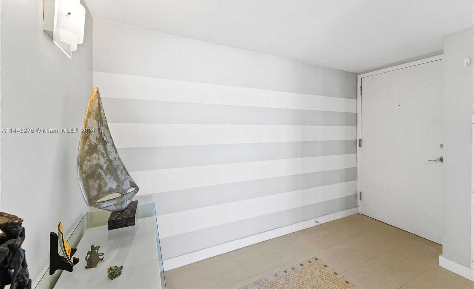 Small Image of 2655 COLLINS AVE #2301, Miami Beach Number 14
