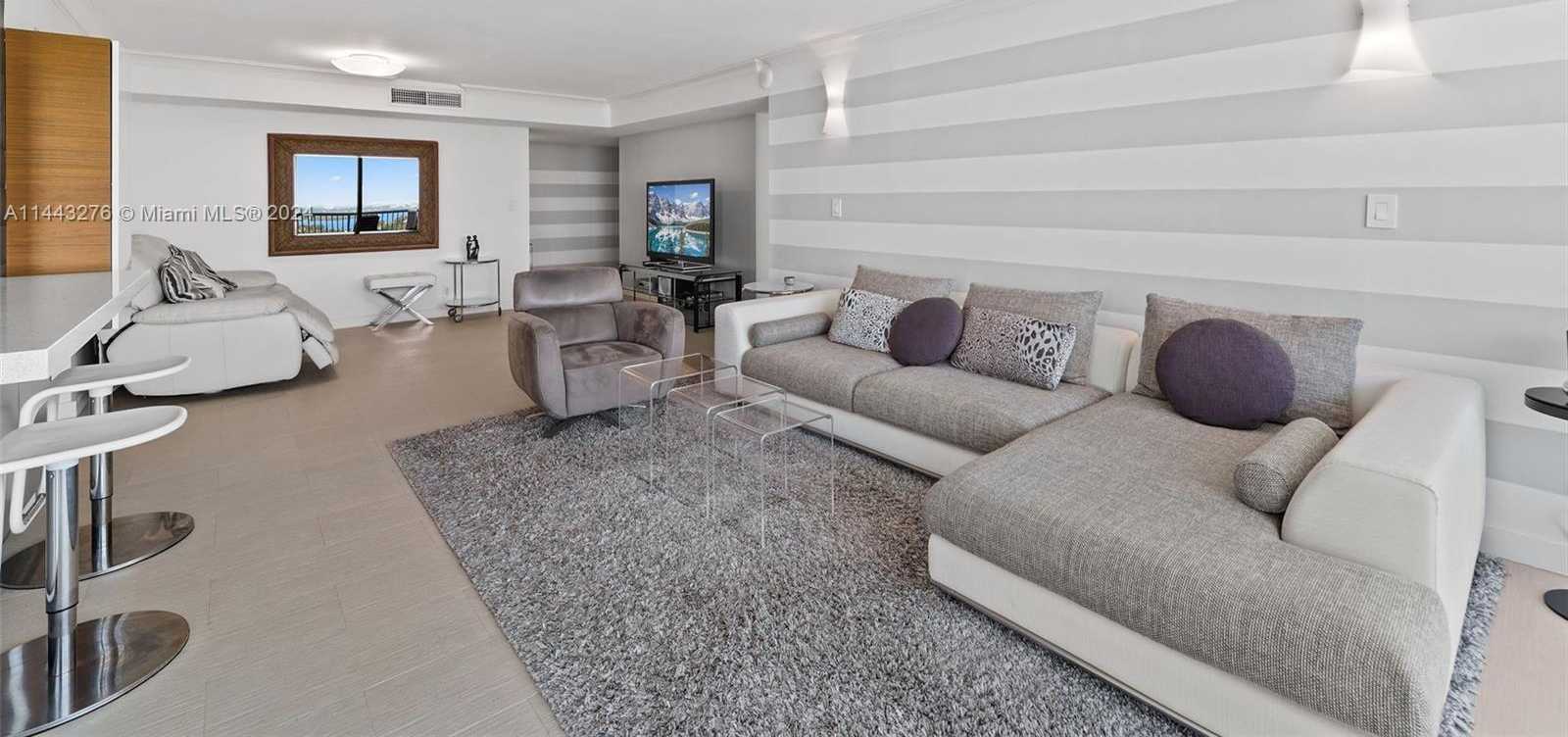 Small Image of 2655 COLLINS AVE #2301, Miami Beach Number 18