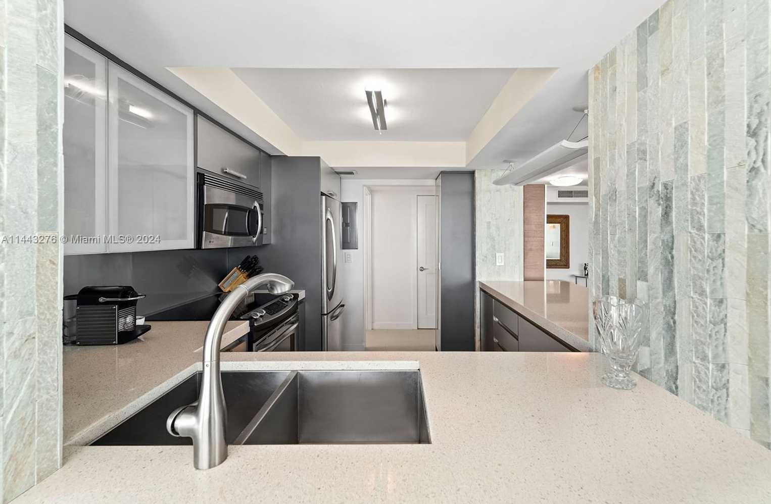 Small Image of 2655 COLLINS AVE #2301, Miami Beach Number 22