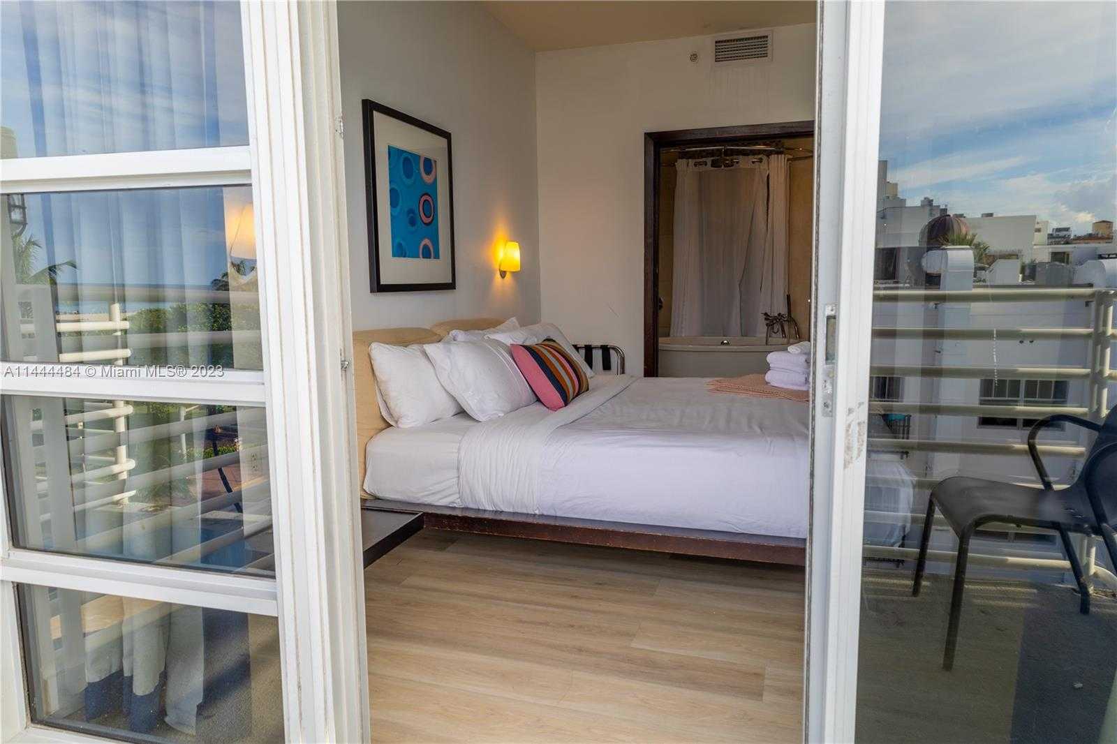 Small Image of 1052 OCEAN DR #C503, Miami Beach Number 11
