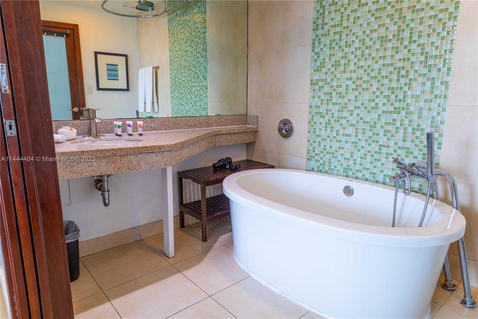 Small Image of 1052 OCEAN DR #C503, Miami Beach Number 12