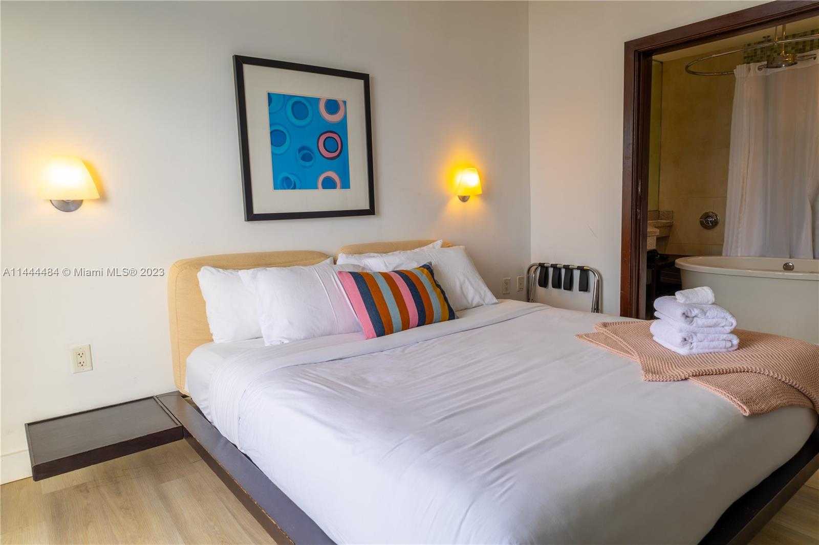 Small Image of 1052 OCEAN DR #C503, Miami Beach Number 14
