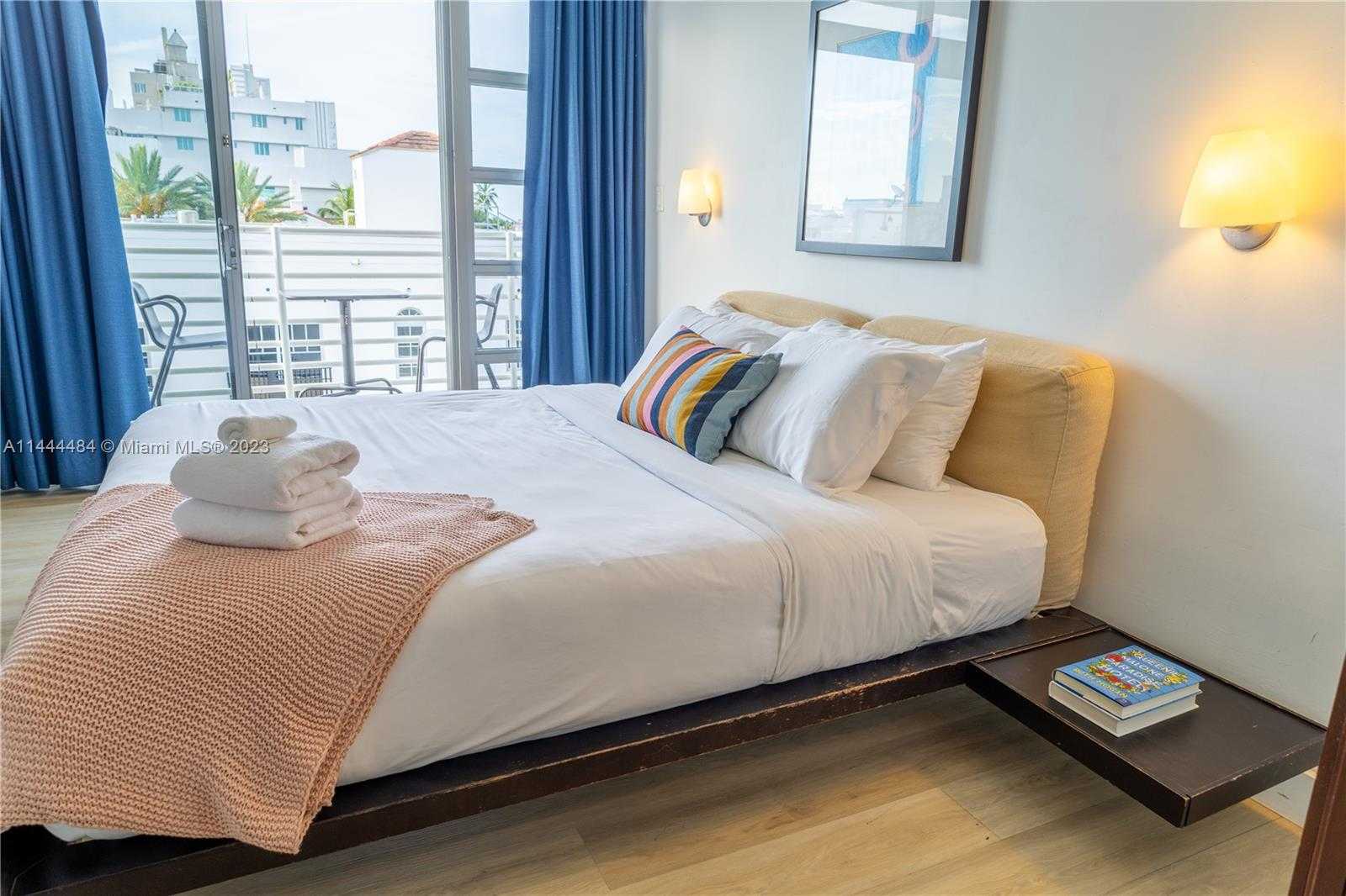 Small Image of 1052 OCEAN DR #C503, Miami Beach Number 15