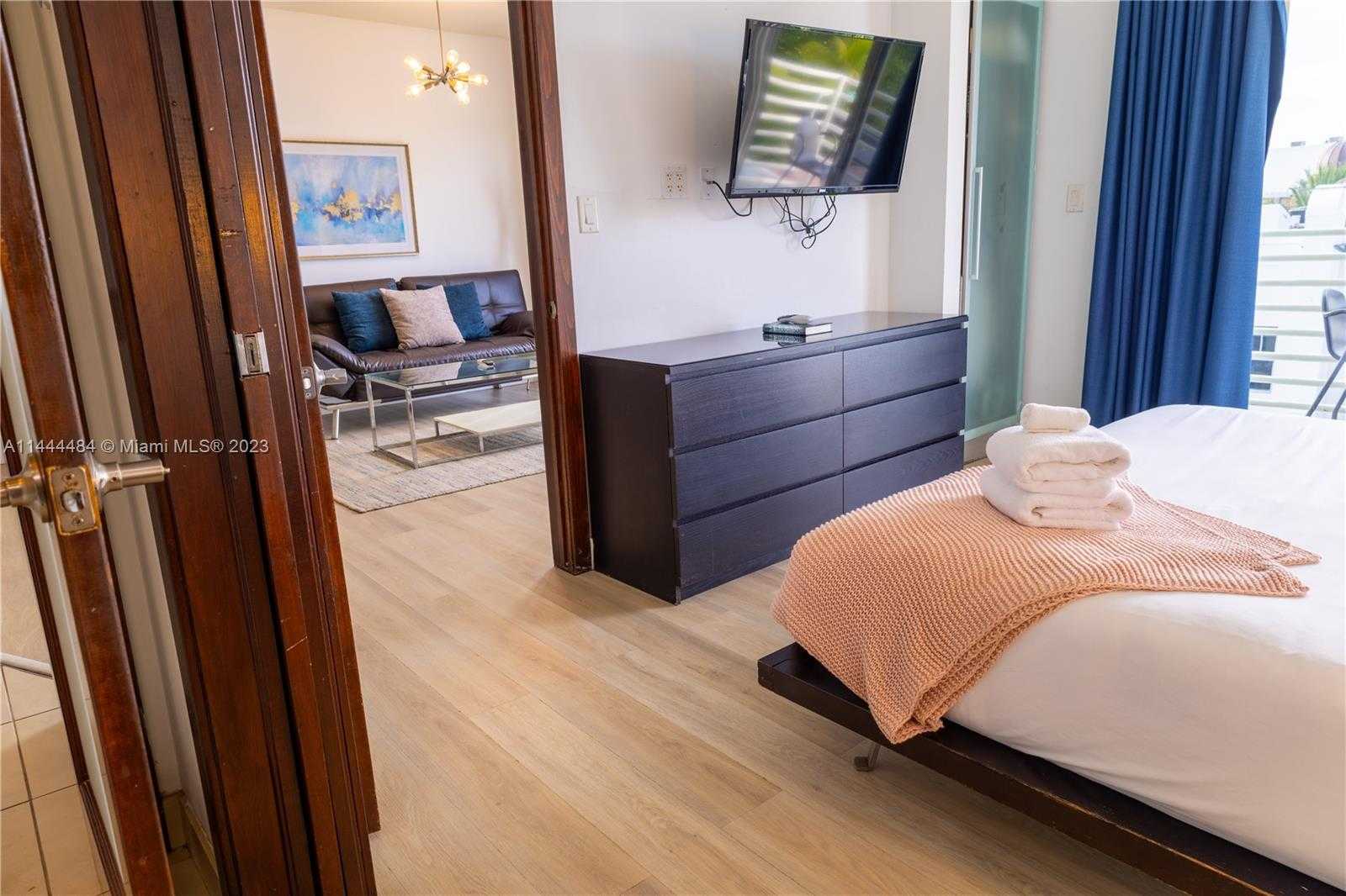 Small Image of 1052 OCEAN DR #C503, Miami Beach Number 16