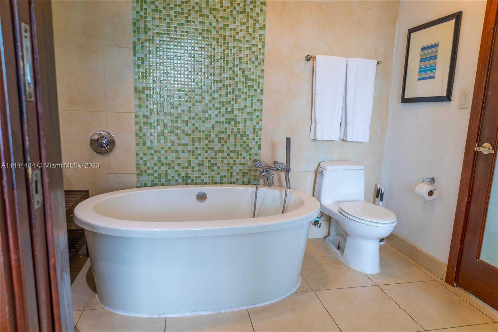 Small Image of 1052 OCEAN DR #C503, Miami Beach Number 20