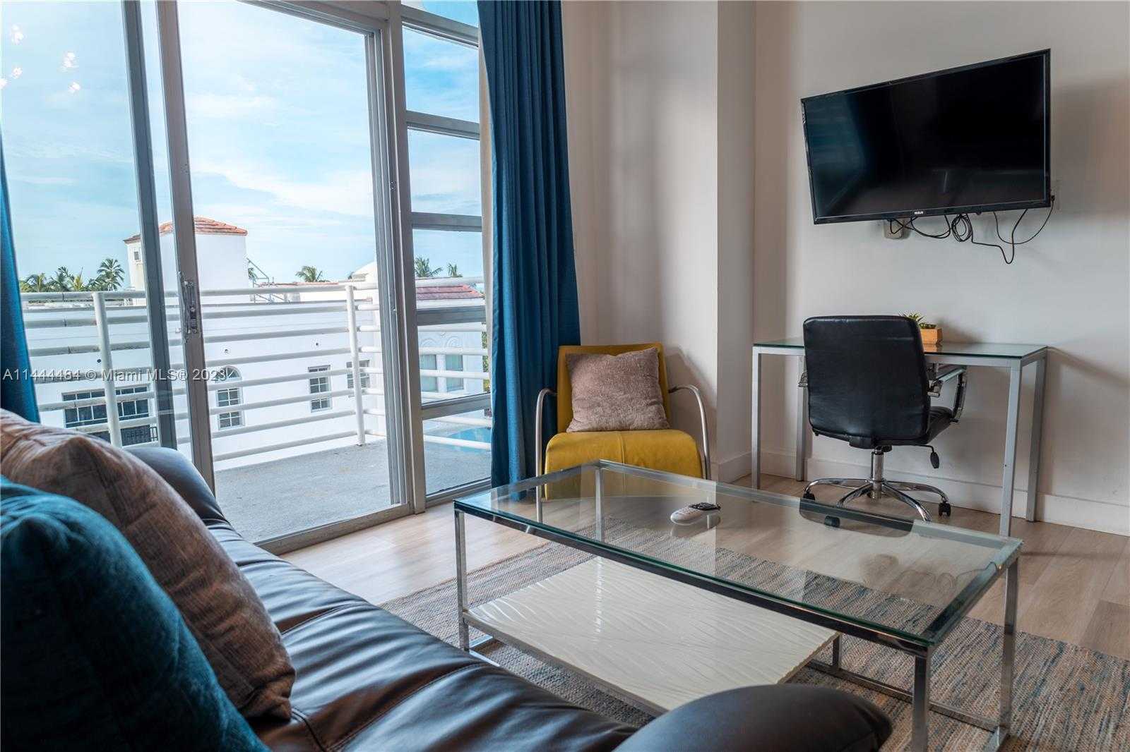 Small Image of 1052 OCEAN DR #C503, Miami Beach Number 3