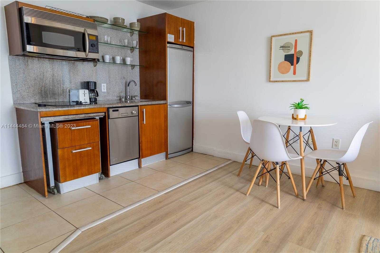 Small Image of 1052 OCEAN DR #C503, Miami Beach Number 6