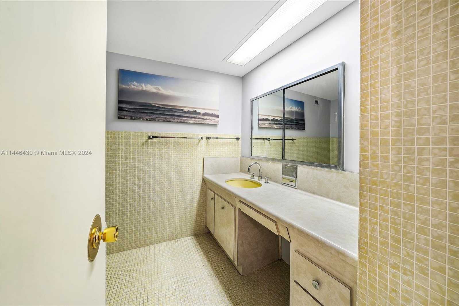 Small Image of 5255 COLLINS AVE #10A, Miami Beach Number 12