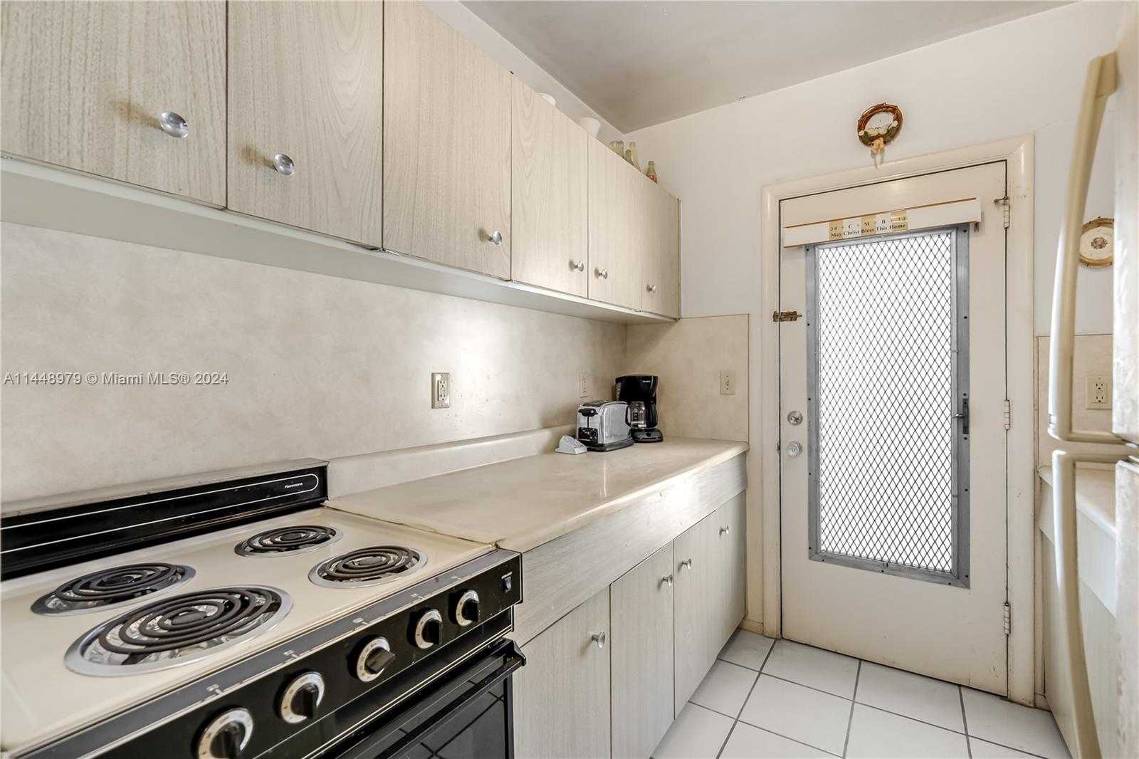 Small Image of 350 COLLINS AVE #307, Miami Beach Number 10