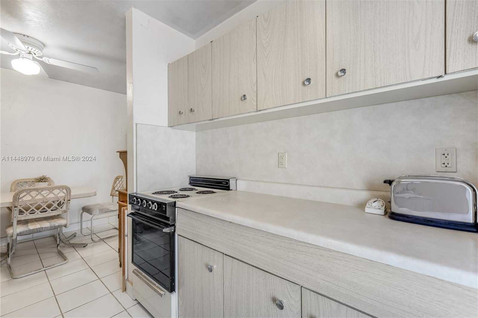 Small Image of 350 COLLINS AVE #307, Miami Beach Number 11