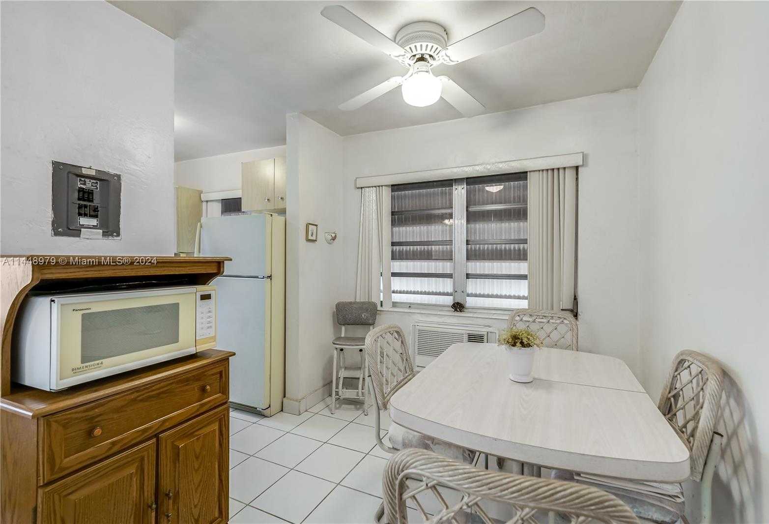 Small Image of 350 COLLINS AVE #307, Miami Beach Number 9