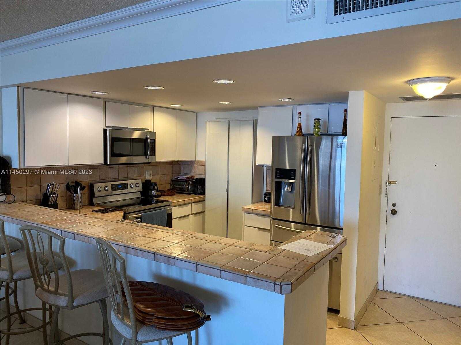 Small Image of 3725 SOUTH OCEAN DR #1521, Hollywood Number 9