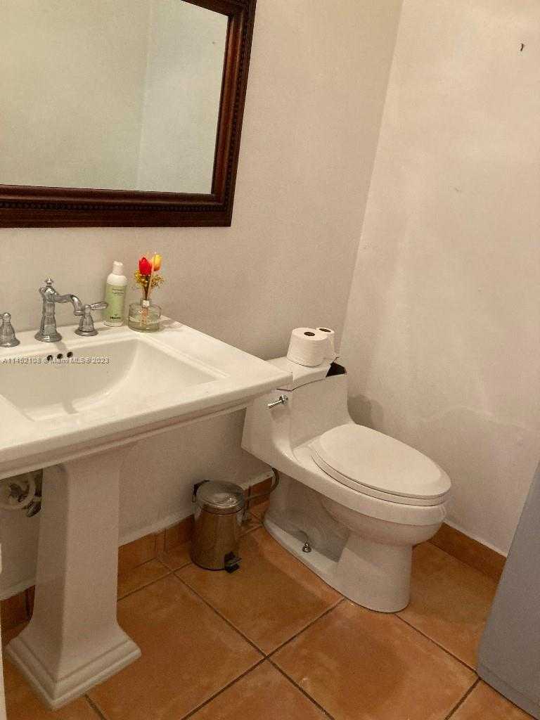 Small Image of 5001 COLLINS AVE #1-K, Miami Beach Number 12