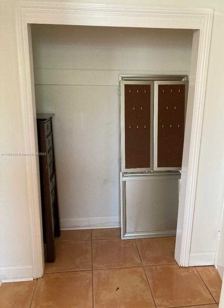 Small Image of 5001 COLLINS AVE #1-K, Miami Beach Number 16