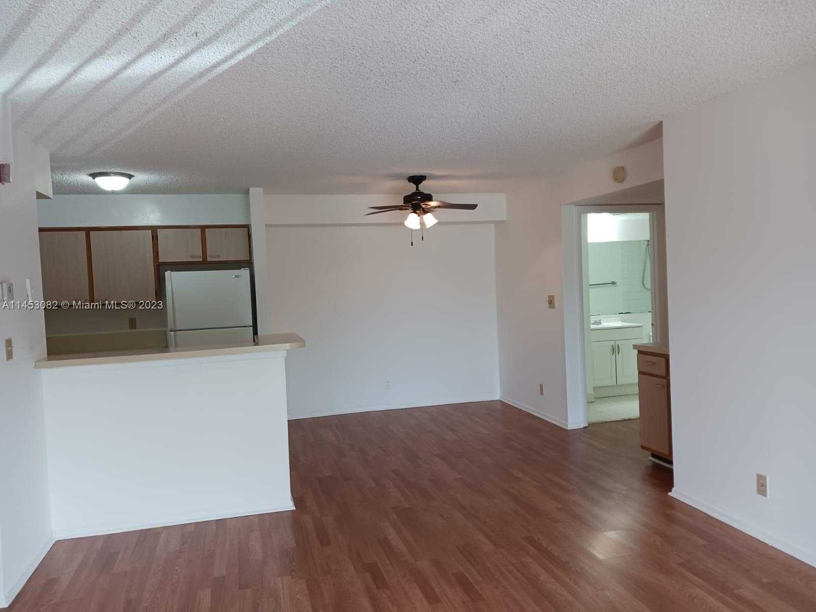 Small Image of 7630 WESTWOOD DR #318, Tamarac Number 11