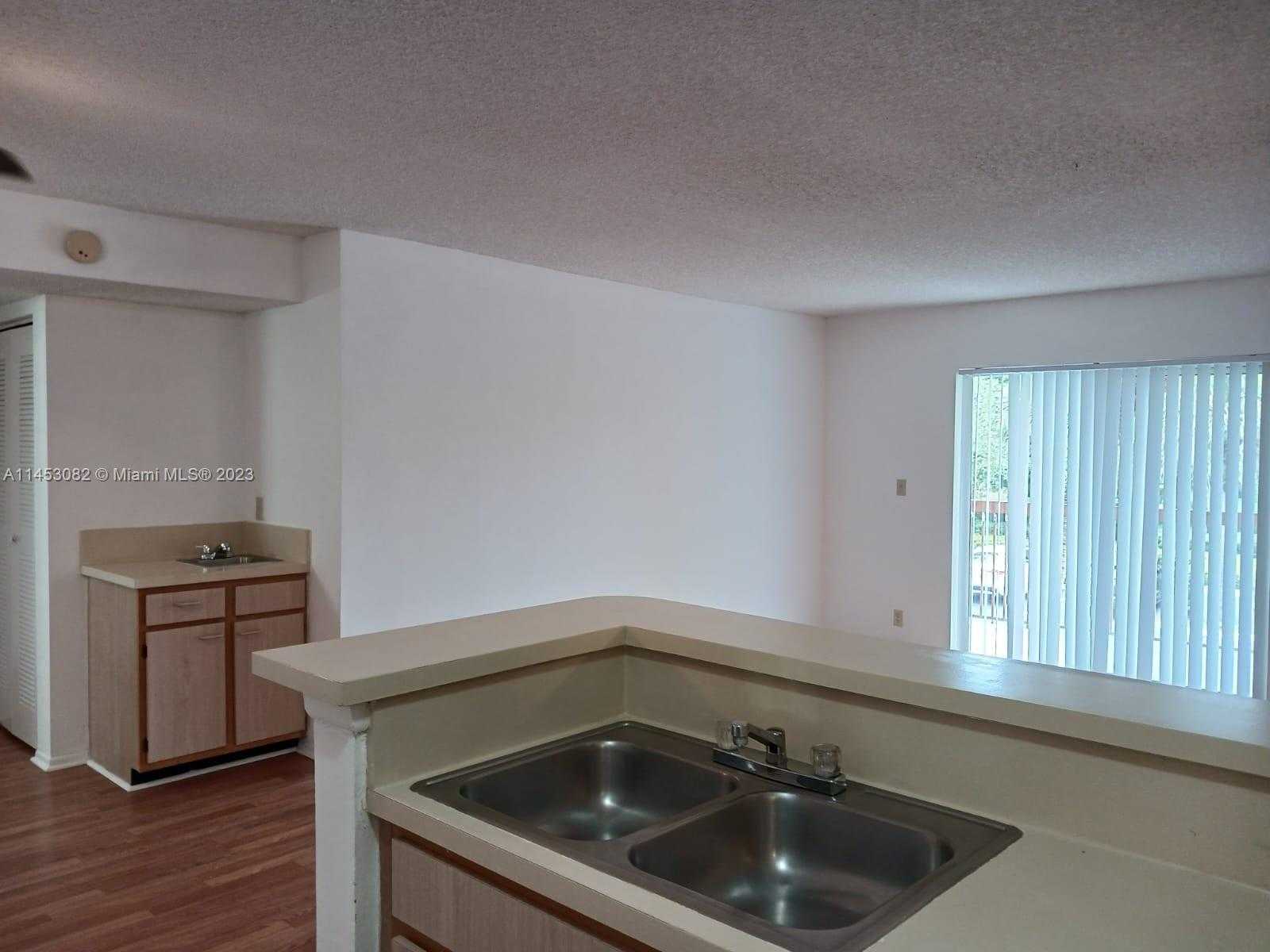 Small Image of 7630 WESTWOOD DR #318, Tamarac Number 13