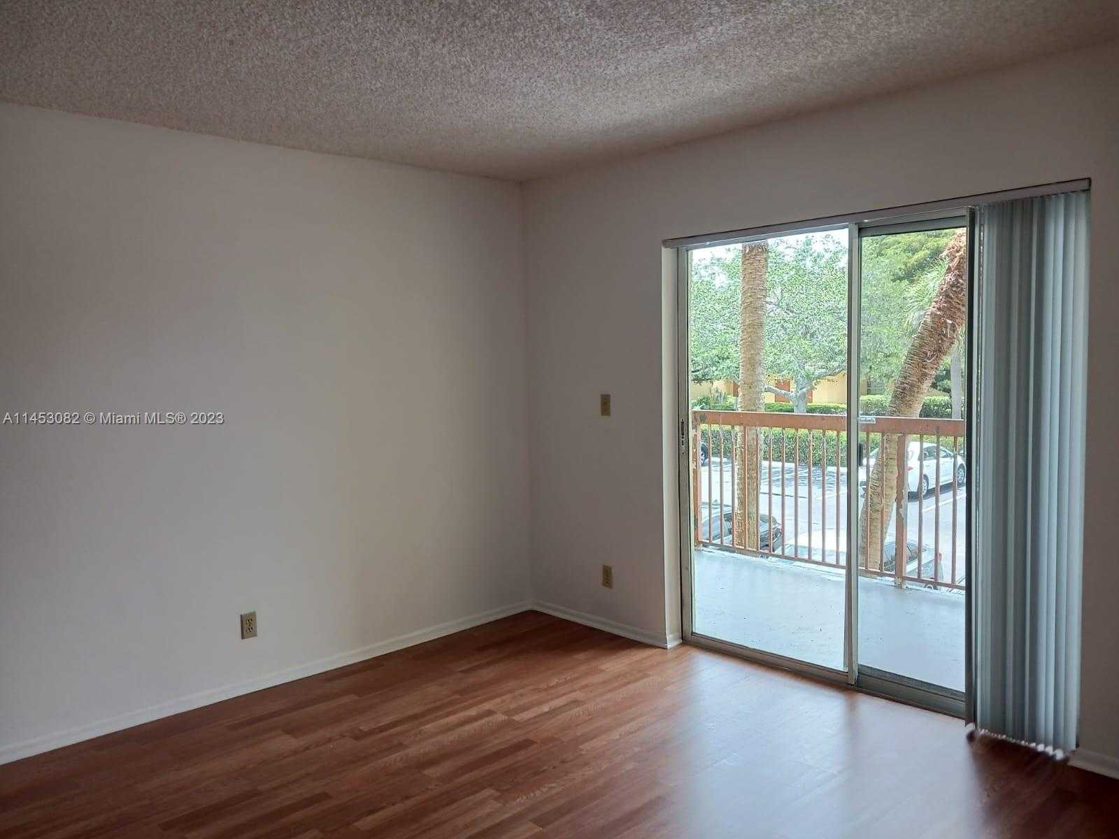 Small Image of 7630 WESTWOOD DR #318, Tamarac Number 14