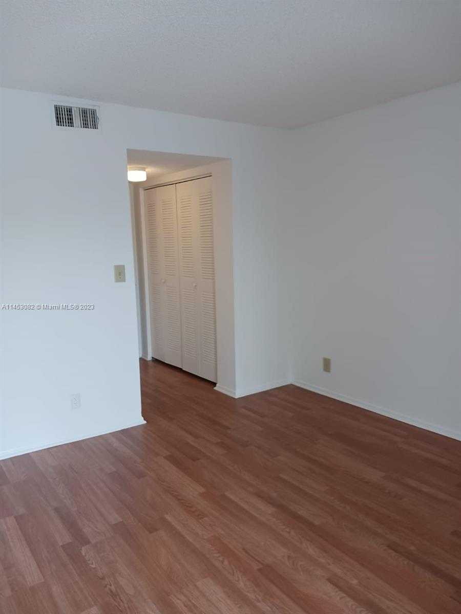 Small Image of 7630 WESTWOOD DR #318, Tamarac Number 15