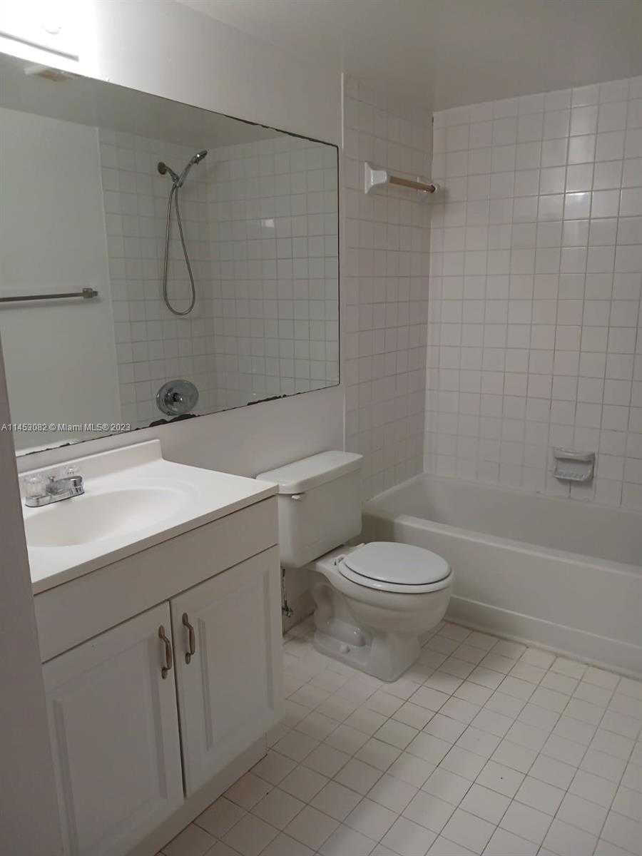 Small Image of 7630 WESTWOOD DR #318, Tamarac Number 16