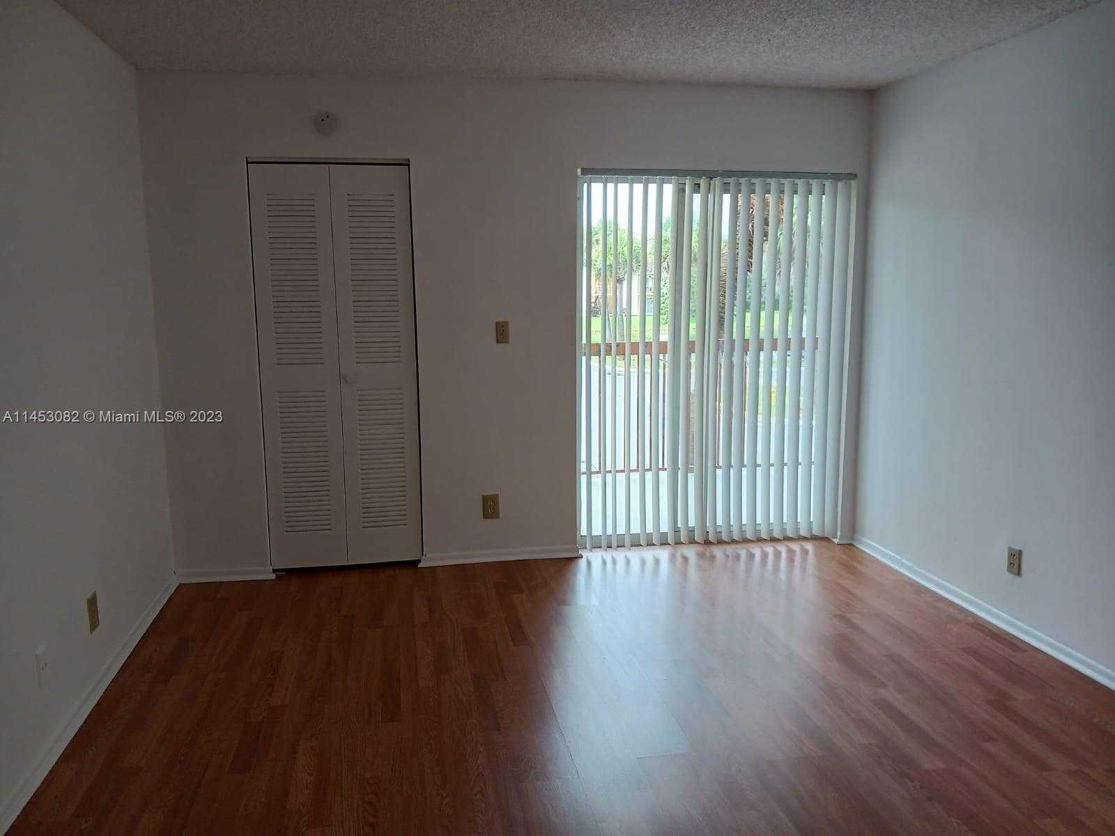 Small Image of 7630 WESTWOOD DR #318, Tamarac Number 17