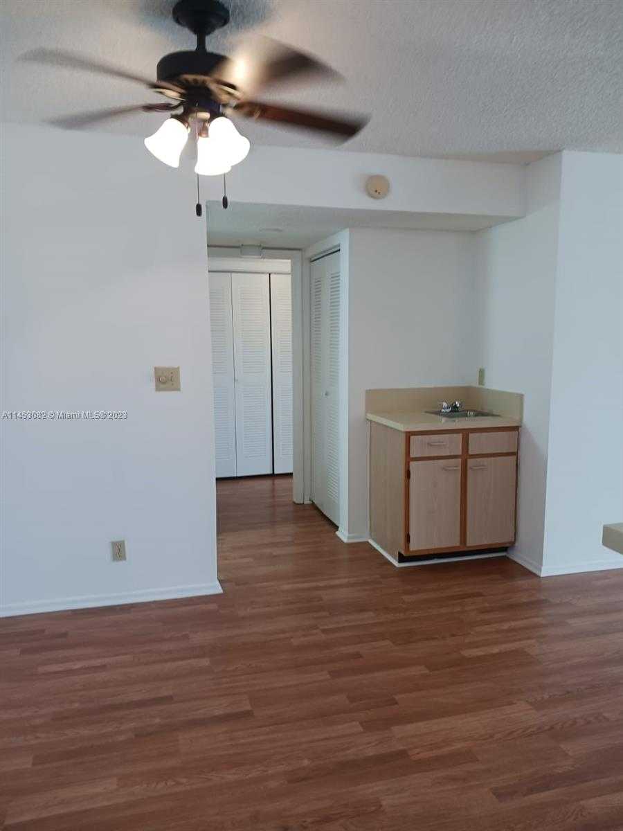 Small Image of 7630 WESTWOOD DR #318, Tamarac Number 19
